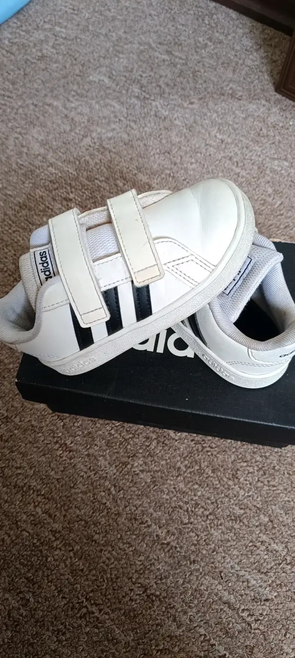 Zapatillas blancas Adidas para niños con velcro - 3