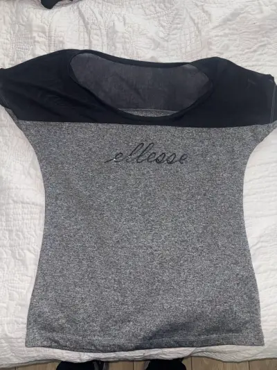 Polera deportiva gris y negra Ellesse M - miniatura 1
