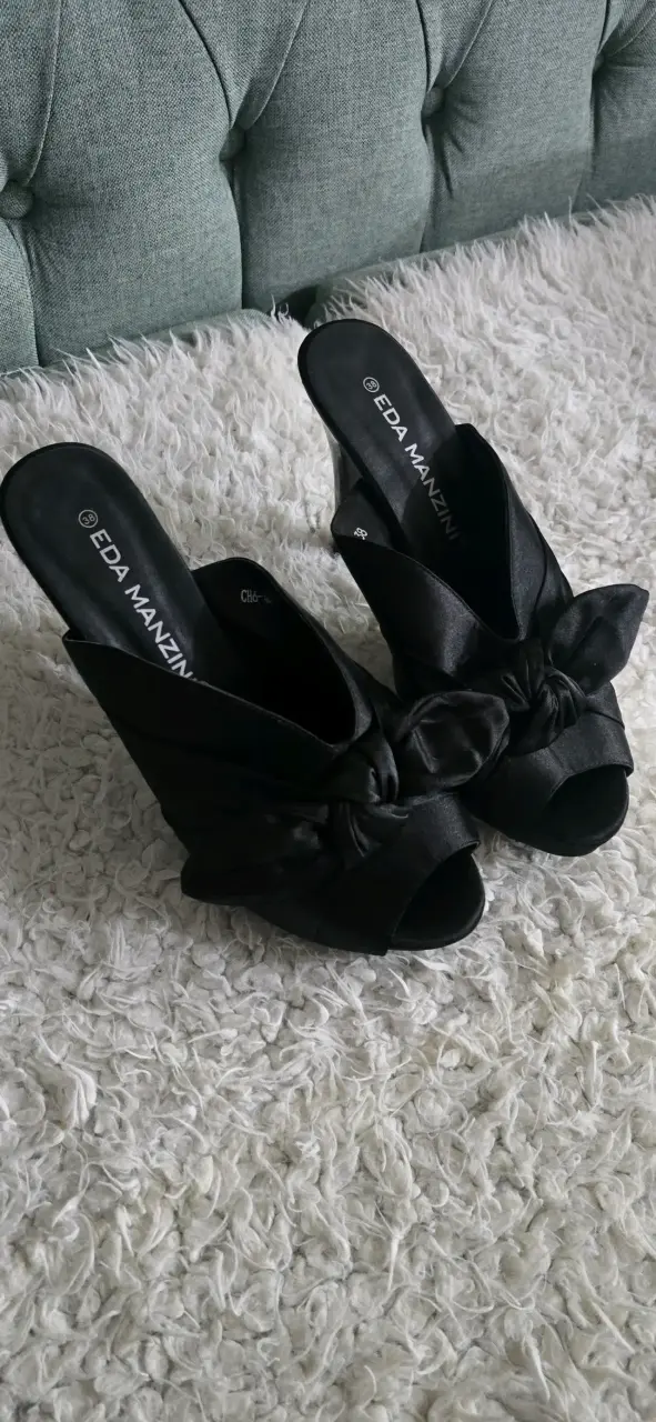 Sandalias de tacón negro Eda Manzini con lazo - 2