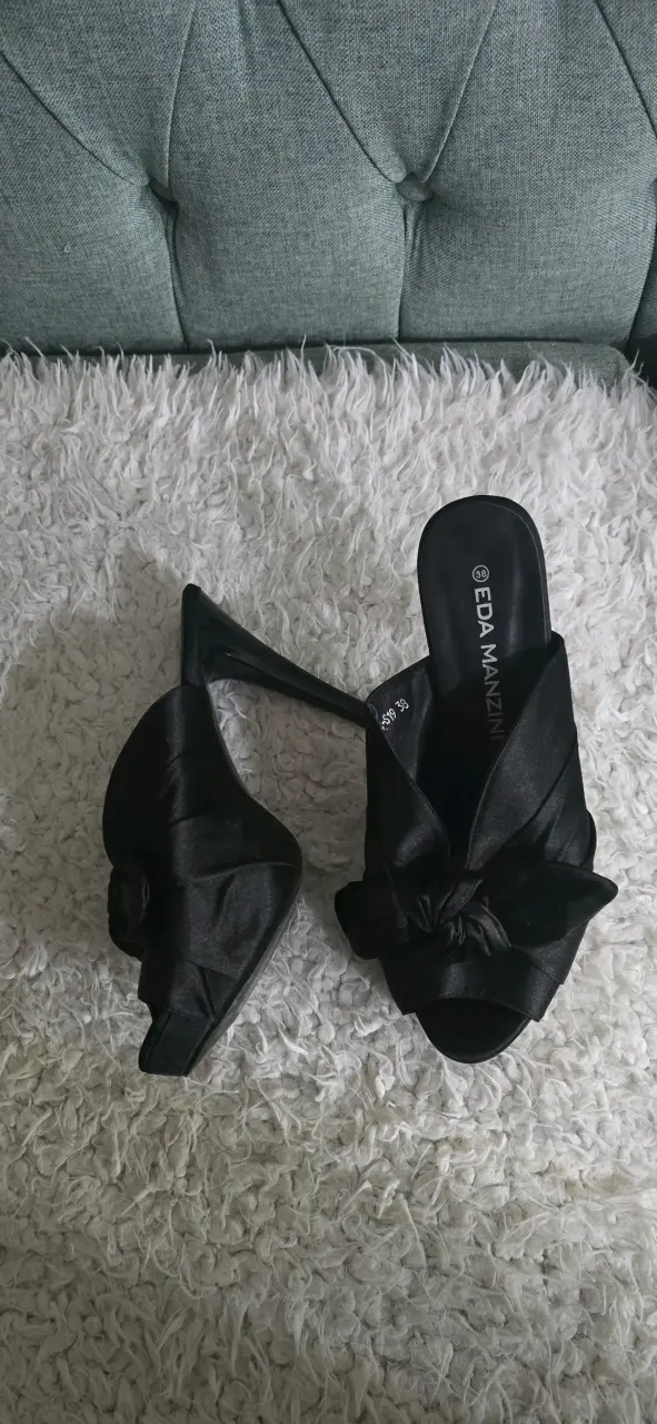 Sandalias de tacón negro Eda Manzini con lazo - 6