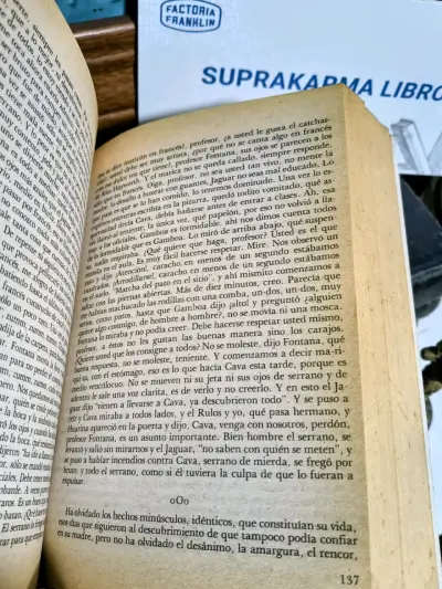Libro 'La Ciudad y los Perros' , 'Hamlet' ,en Tapa - miniatura 3