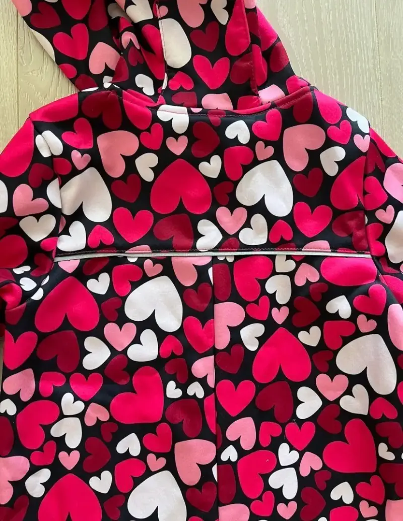 Enterito impermeable para niños con diseño de corazones - 3
