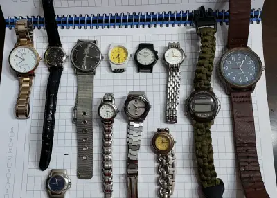 Lote de relojes variados para hombre y mujer - miniatura 1