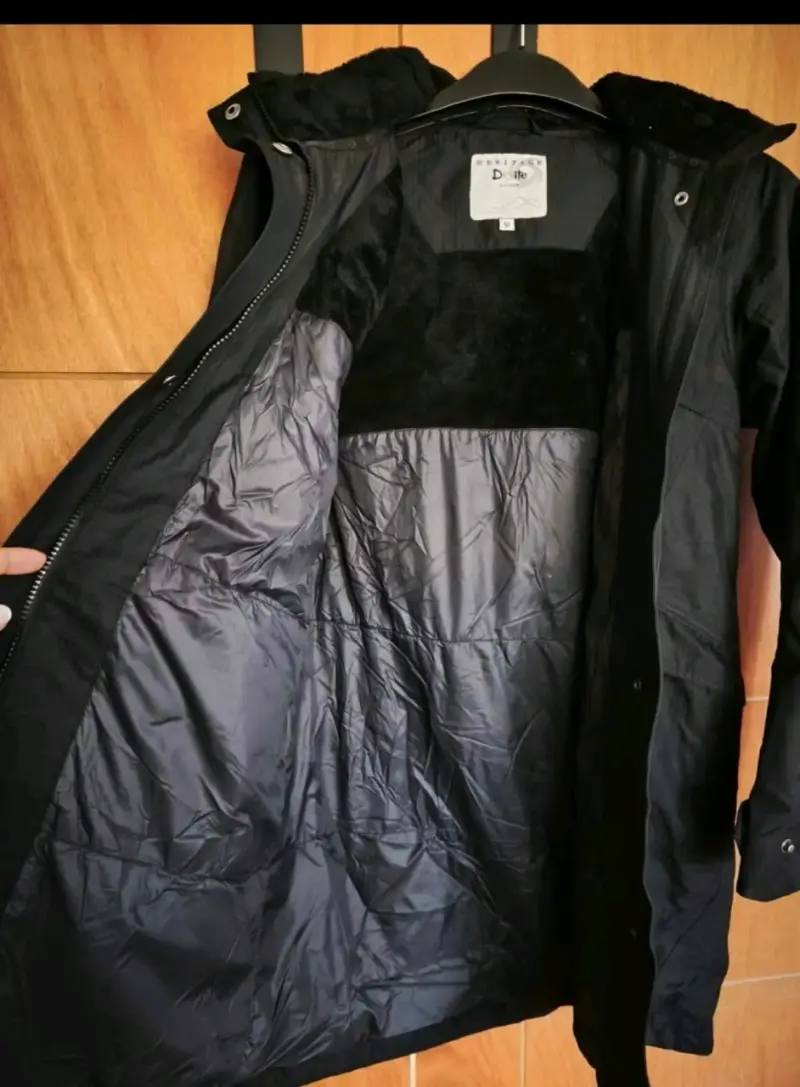 Abrigo negro para mujer con capucha - 3