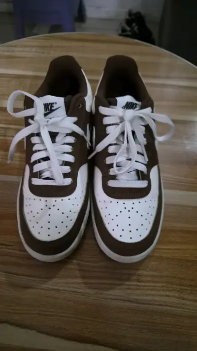 Zapatillas deportivas blancas y marrones para muje - miniatura 2
