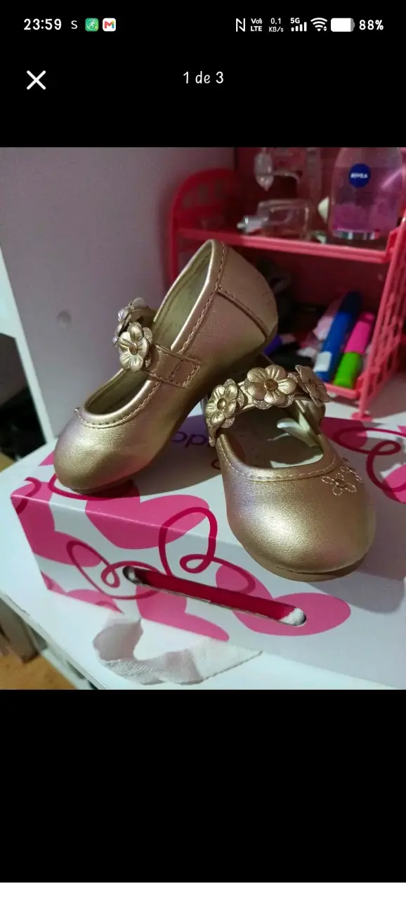 Zapatos dorados para bebé