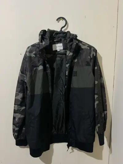 Chaqueta camuflada para hombre con capucha - miniatura 1