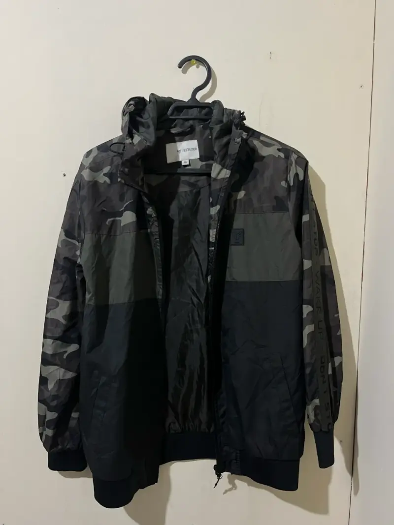 Chaqueta camuflada para hombre con capucha - 2