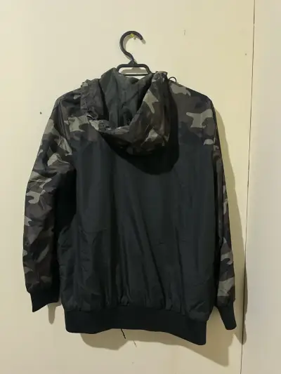 Chaqueta camuflada para hombre con capucha - miniatura 3