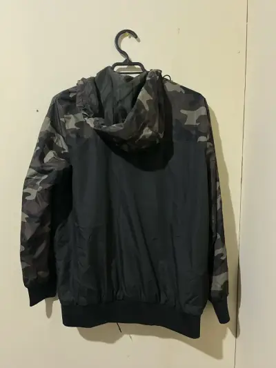 Chaqueta camuflada para hombre con capucha - miniatura 4