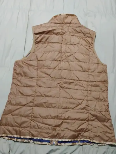Chaqueta sin mangas acolchado beige para mujer - miniatura 2