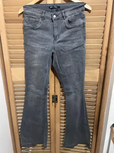 Pantalones de mujer acampanados grises - miniatura 3