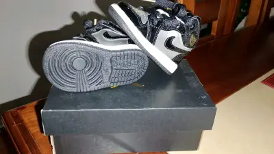 Zapatillas Nike Jordan 1 Mid SE para niños - miniatura 1