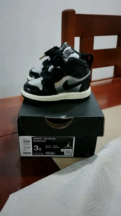 Zapatillas Nike Jordan 1 Mid SE para niños - miniatura 3