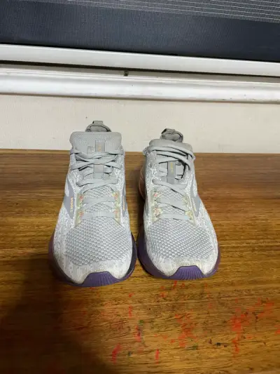 Zapatillas deportivas Brooks grises para correr - miniatura 2