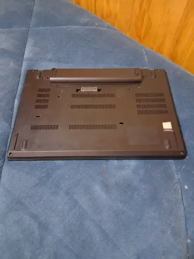 Laptop Lenovo ThinkPad T470 en buen estado - miniatura 3
