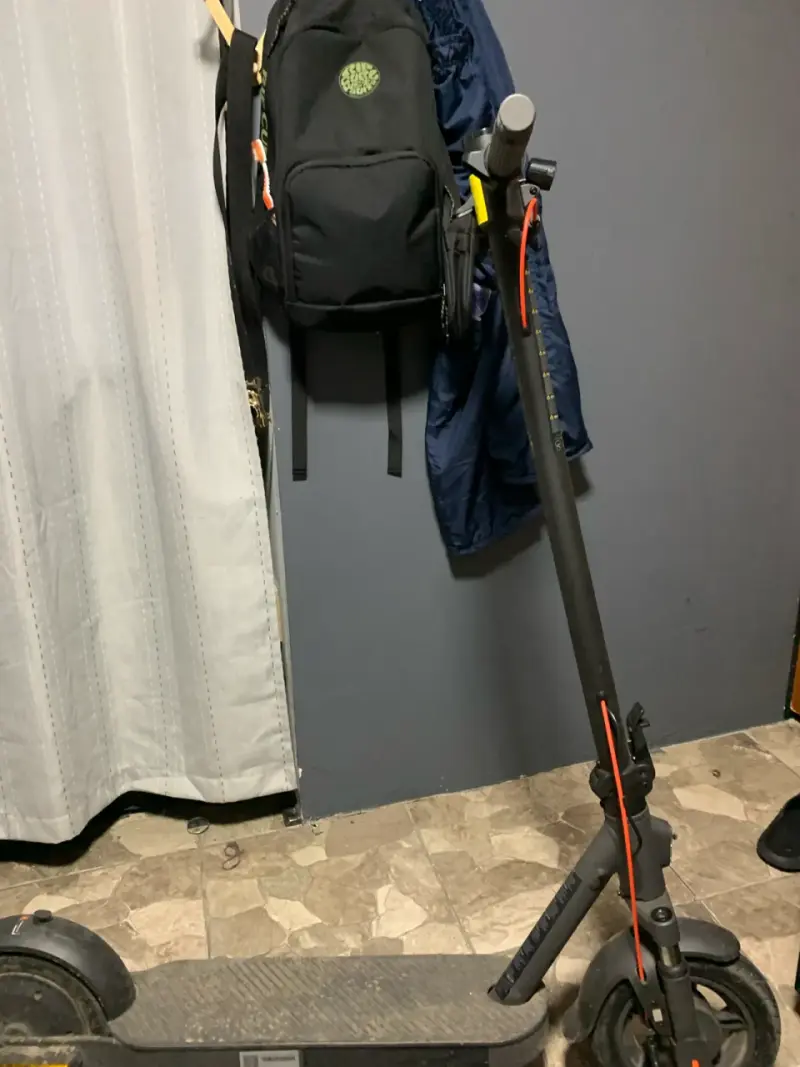 Scooter eléctrico plegable en buen estado - 4