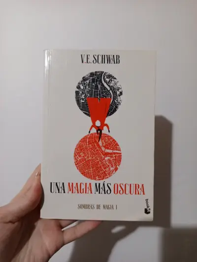 Libro 'Una Magia Más Oscura' de V.E. Schwab - miniatura 1