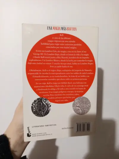 Libro 'Una Magia Más Oscura' de V.E. Schwab - miniatura 3
