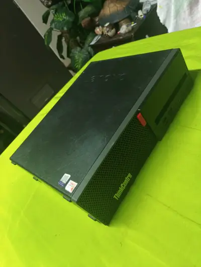 Computador Lenovo M725s - miniatura 1