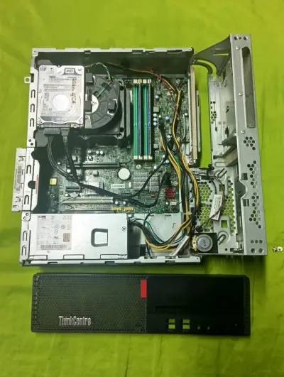 Computador Lenovo M725s - miniatura 2