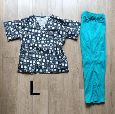 Uniformes clínicos reciclados talla L - miniatura 2