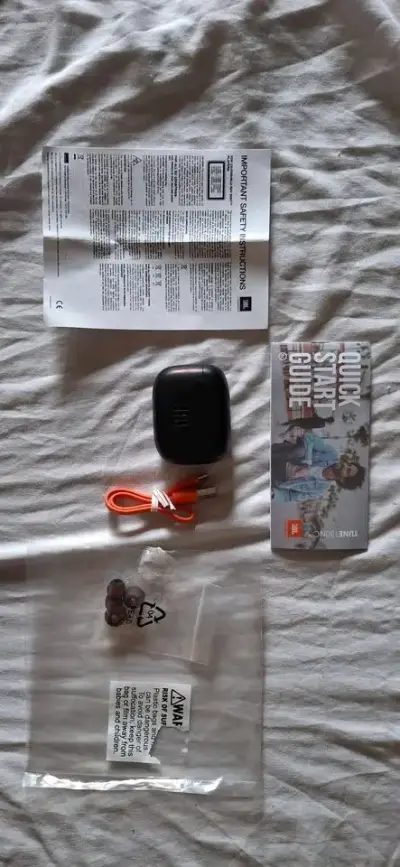 Audífonos inalámbricos JBL con estuche de carga - miniatura 1
