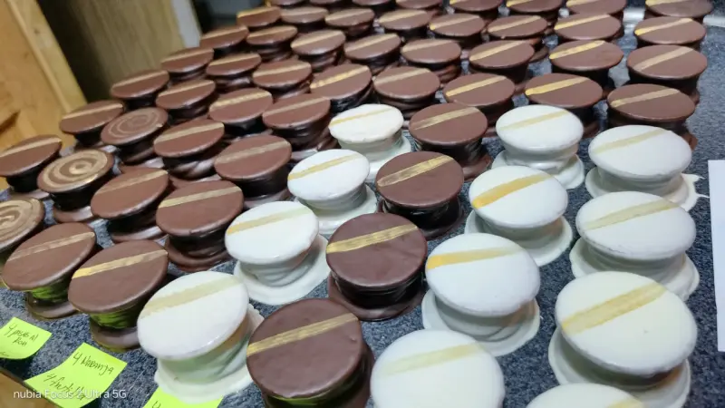 Alfajores artesanales surtidos con dulce de leche - 4