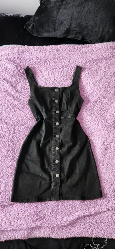 Vestido negro de mezclilla con botones - miniatura 1