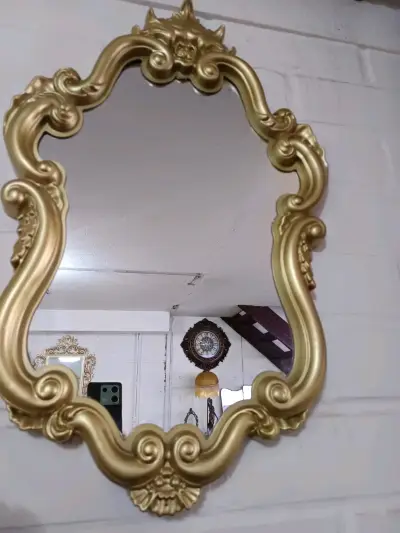 Espejo decorativo de pared con marco dorado - miniatura 3