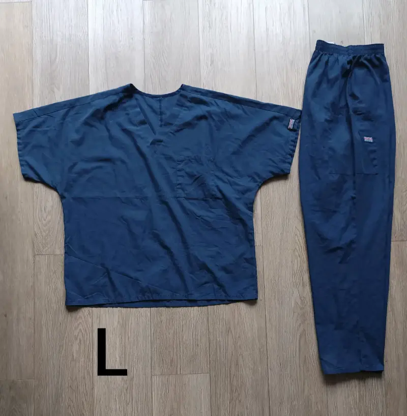 Uniformes clínicos de Hombre, 2 x 20mil - 2
