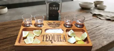 Tabla Tequila + 4 shot transparente, grabado laser - miniatura 1