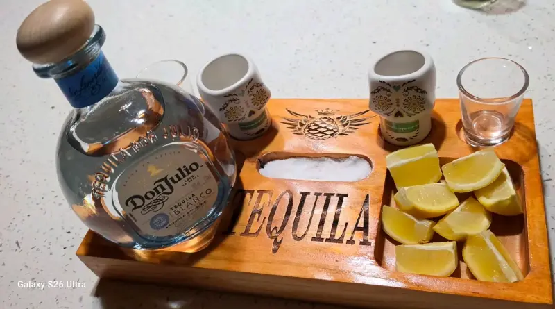Tabla Tequila + 4 shot transparente, grabado laser - 2