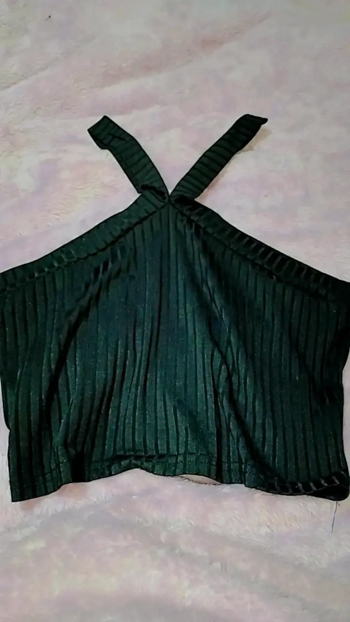 Top de tirantes plisado negro elegante