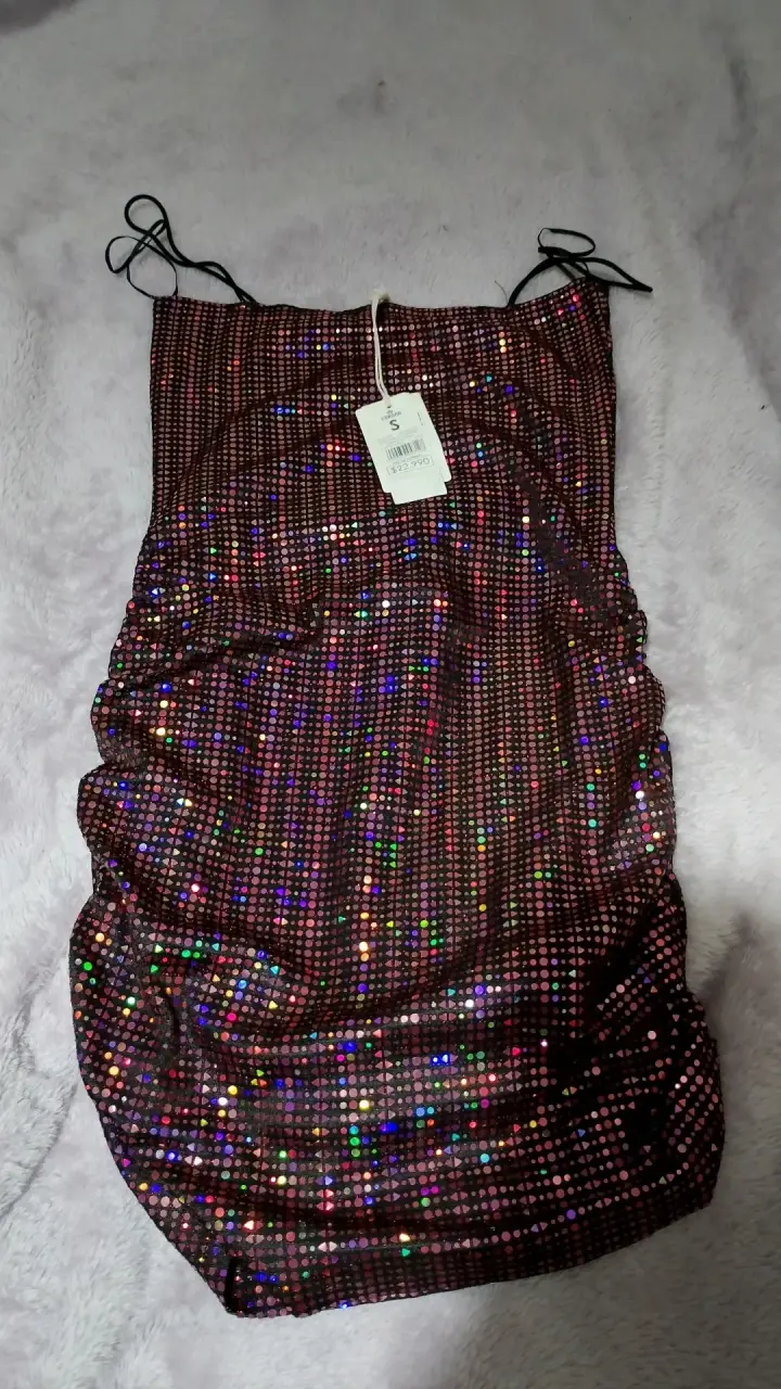 Vestido corto de lentejuelas brillante