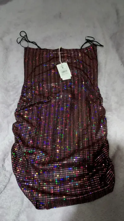 Vestido corto de lentejuelas brillante - miniatura 1