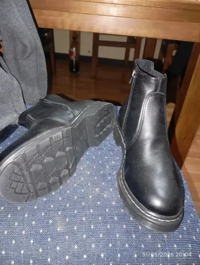 Botines de cuero negro con cierre lateral - miniatura 2