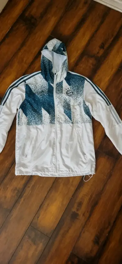 Chaqueta deportiva Adidas con capucha - miniatura 2