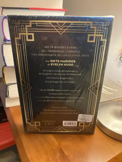 Libro Los Siete Maridos de Evelyn Hugo - miniatura 3