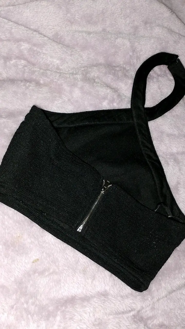 Top negro de un solo hombro para mujer - 2