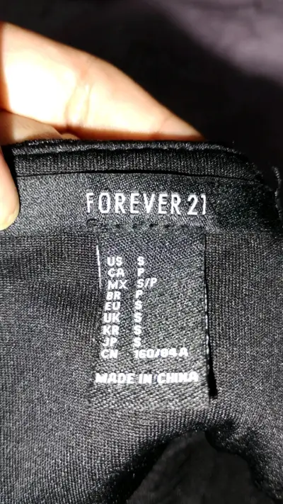 Top negro de un solo hombro para mujer - miniatura 3