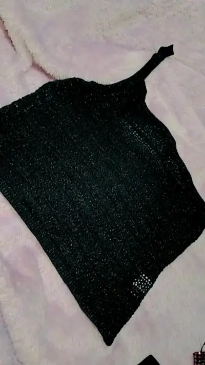 Top negro de un solo hombro para mujer - miniatura 1