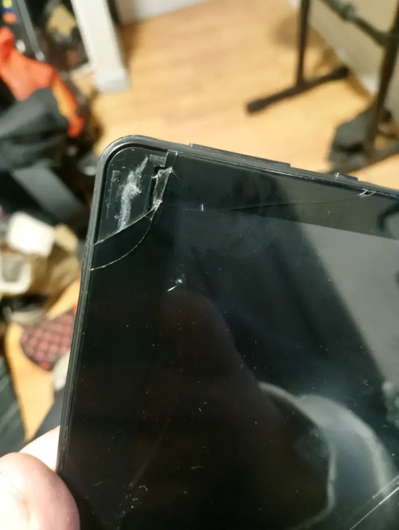 Tablet Hyundai HyTab Plus 10LC2 con pantalla rota - 2