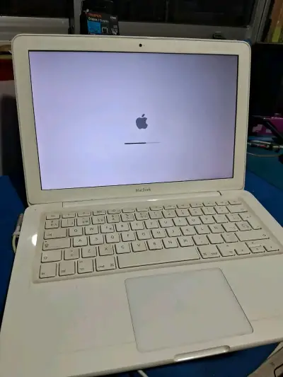 MacBook Blanco 13 pulgadas 2010 coleccionistas - miniatura 1