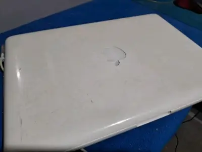 MacBook Blanco 13 pulgadas 2010 coleccionistas - miniatura 4