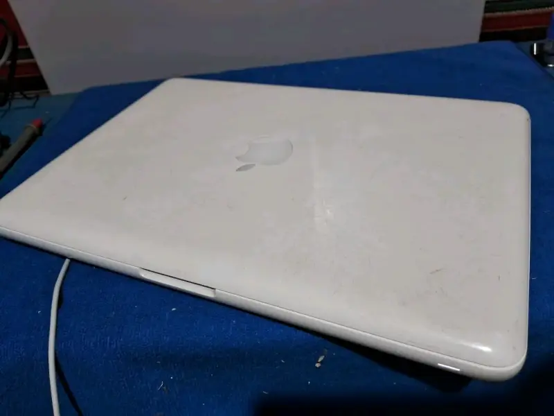 MacBook Blanco 13 pulgadas 2010 coleccionistas - 5