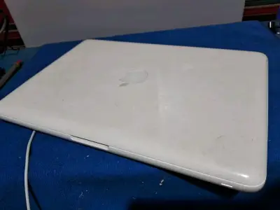 MacBook Blanco 13 pulgadas 2010 coleccionistas - miniatura 5