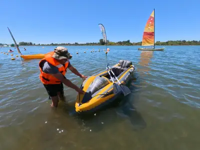 Kayak inflable amarillo con remos p dos personas - miniatura 1