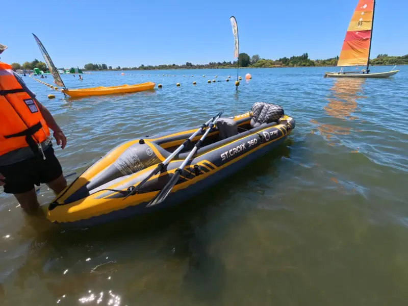 Kayak inflable amarillo con remos p dos personas - 2