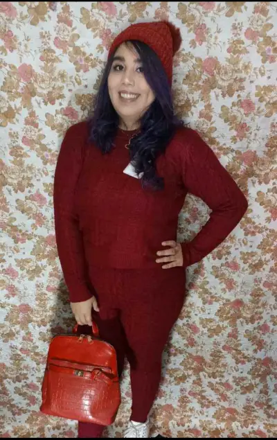 Conjunto de lanilla rojo para mujer - miniatura 2